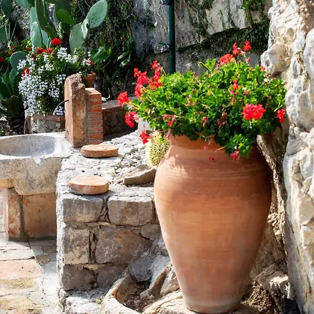 Villa Luxury With Private Pool - Sea & Mount Etna Views - Historic Center - 5 Bedroom Configuration Taormina